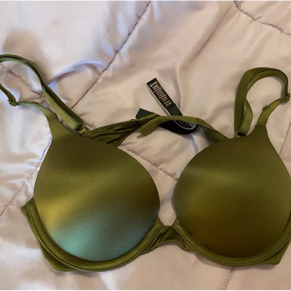 Victoria’s Secret bombshell bra